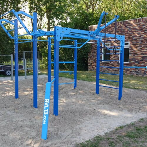 Buiten fitness-park Nippur Freestyle 29 De complete workout, gewoon in de buitenlucht. Nippur Calisthenicstoestellen het kwalitatieve topsegment.